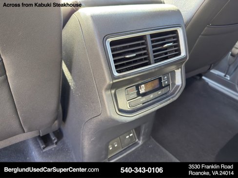 Used 2025 Volkswagen Atlas SE image 31
