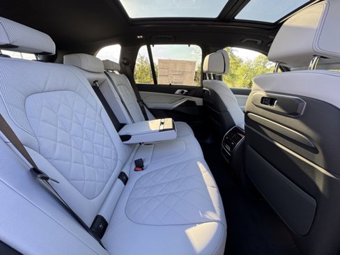 New 2026 BMW X5 M60i w/ Executive Package image 25