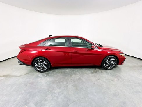 Certified 2025 Hyundai Elantra SEL image 4