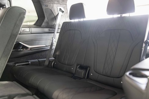 Used 2025 BMW X7 M60i w/ Climate Comfort Package image 38