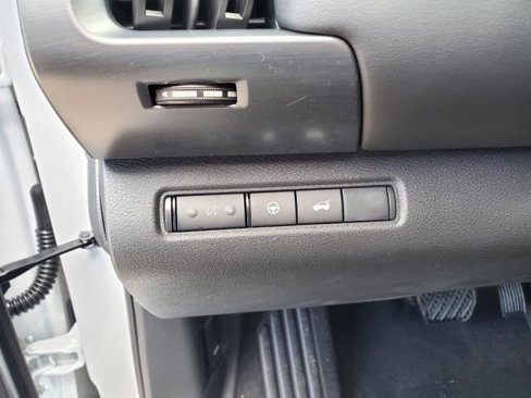 New 2025 Nissan Pathfinder SL image 17