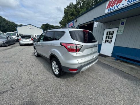 Used 2018 Ford Escape SE w/ Ford Safe & Smart Package image 3