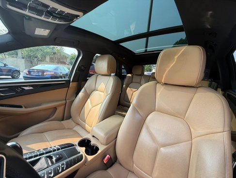 Used 2018 Porsche Macan S image 16