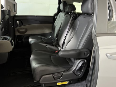 New 2026 Kia Carnival EX image 23