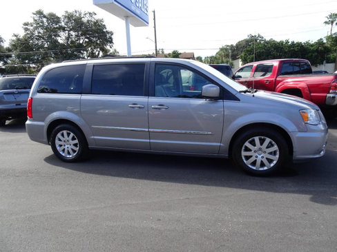 Used 2016 Chrysler Town & Country Touring image 1