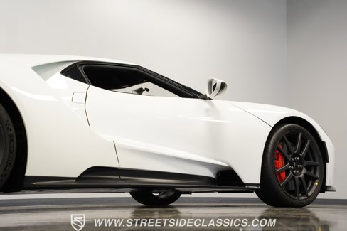 Used 2017 Ford GT image 31