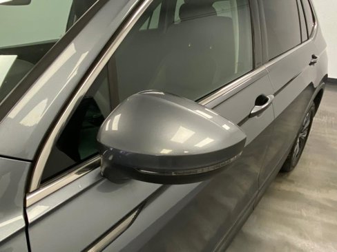 Used 2023 Volkswagen Tiguan SE image 12