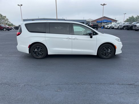 Used 2023 Chrysler Pacifica Limited w/ S Appearance Package image 7