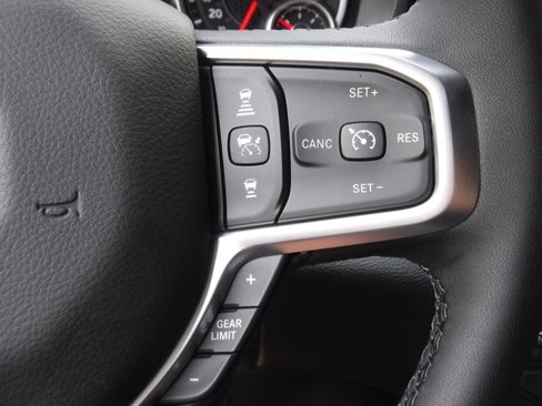 New 2026 RAM 1500 4x4 Crew Cab image 34