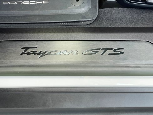 Used 2022 Porsche Taycan GTS image 6