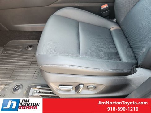 Used 2026 Toyota Crown Platinum image 26