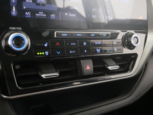 Used 2020 Toyota Highlander Limited image 23