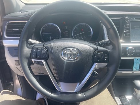 Used 2016 Toyota Highlander XLE image 9
