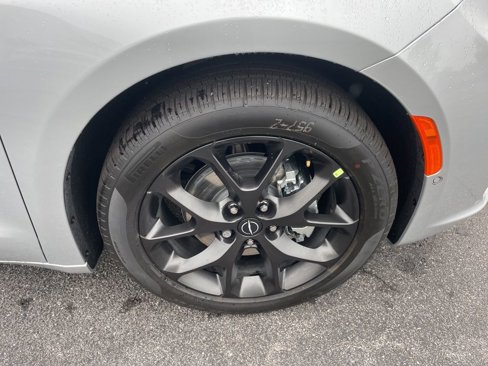 New 2026 Chrysler Pacifica Limited w/ Uconnect Theater Family Group image 12