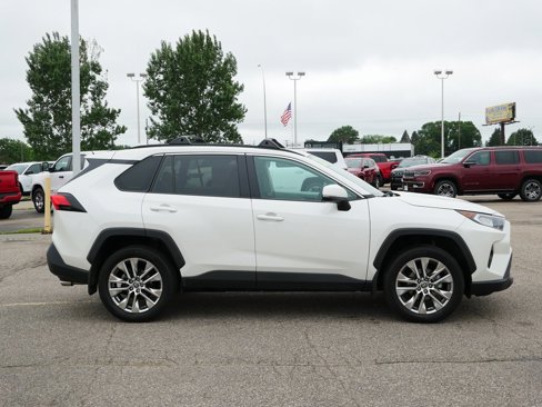 Used 2021 Toyota RAV4 XLE Premium image 2