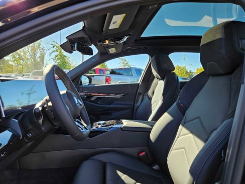 New 2026 BMW 550e xDrive w/ Premium Package image 24