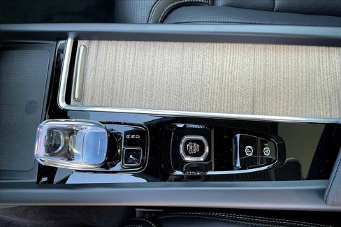 New 2026 Volvo XC60 B5 Ultra w/ Climate Package image 10