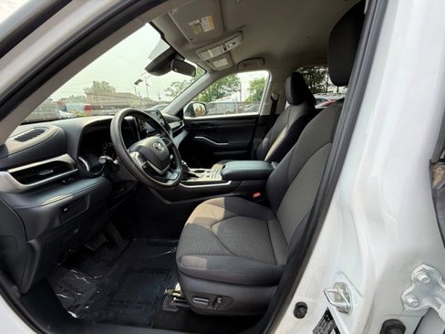 Used 2022 Toyota Highlander L image 19
