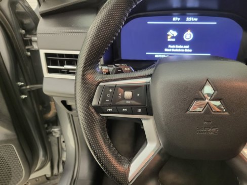 Used 2024 Mitsubishi Outlander SE image 5
