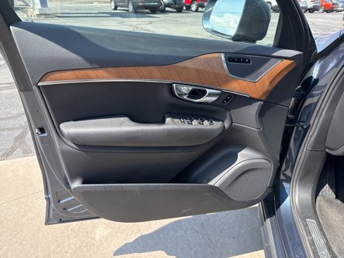 Certified 2025 Volvo XC90 B6 Plus image 5