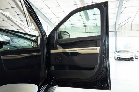 Used 2024 Ford Expedition Max Platinum image 11