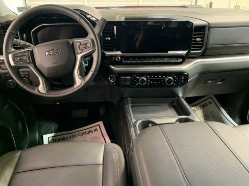 Used 2025 Chevrolet Silverado 2500 LTZ w/ LTZ Plus Package image 4