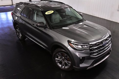 Used 2025 Ford Explorer Active w/ Active Comfort Package image 13