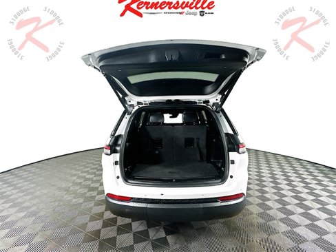 Used 2021 Jeep Grand Cherokee L Laredo image 27