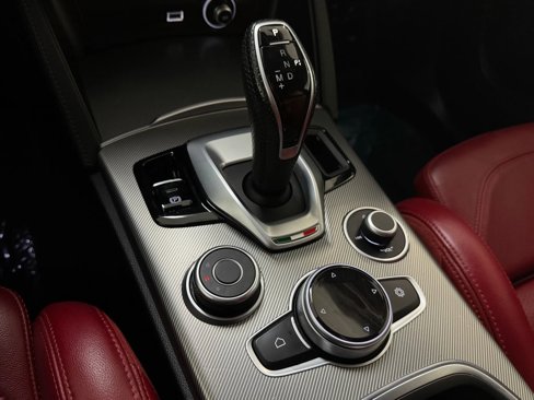 Used 2022 Alfa Romeo Stelvio Veloce image 36