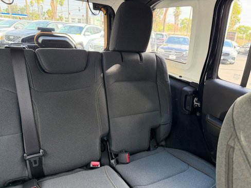 Used 2025 Jeep Wrangler Sahara image 36