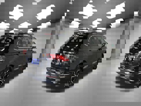 Used 2021 Volkswagen Tiguan SE w/ Panoramic Sunroof Package image 3