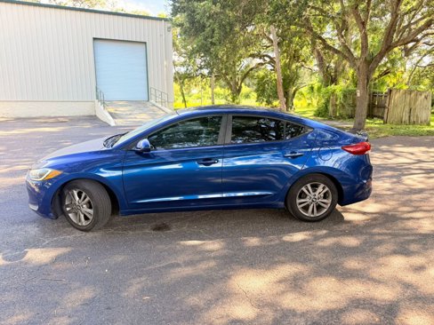 Used 2017 Hyundai Elantra SE image 2