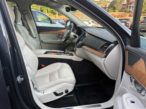 Used 2021 Volvo XC90 T8 Inscription Expression w/ Protection Package Premier image 13