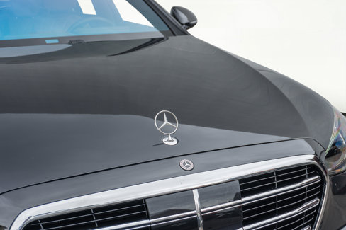 Used 2024 Mercedes-Benz S 580 4MATIC Sedan image 3