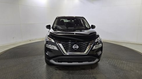 Used 2023 Nissan Rogue SV image 2
