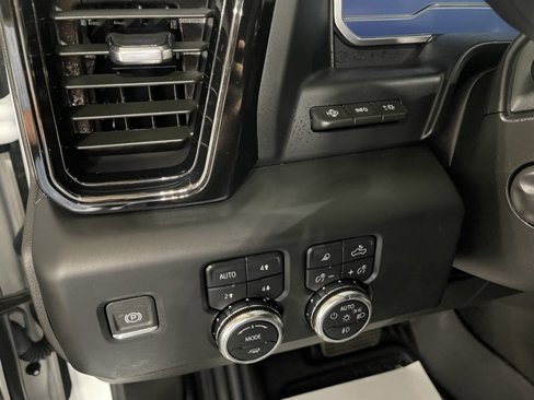 Used 2024 GMC Sierra 1500 AT4 w/ Technology Package image 12