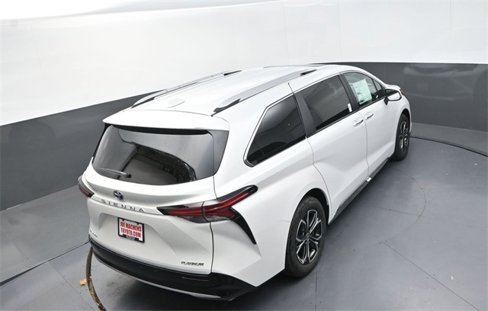 New 2025 Toyota Sienna Platinum image 23
