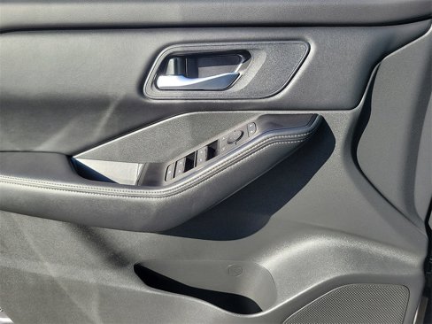 Certified 2025 Nissan Rogue SV image 13