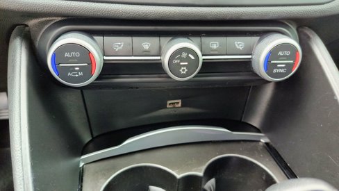 Used 2017 Alfa Romeo Giulia image 18