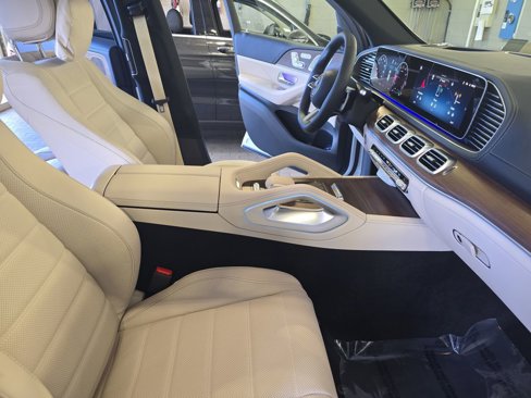 New 2026 Mercedes-Benz GLS 580 4MATIC image 10