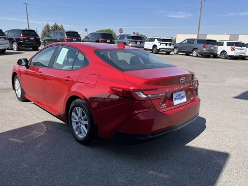 Used 2025 Toyota Camry LE image 8