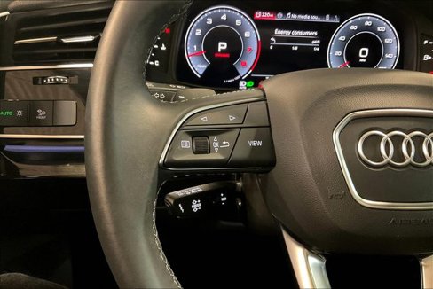 Certified 2025 Audi Q8 Premium image 18