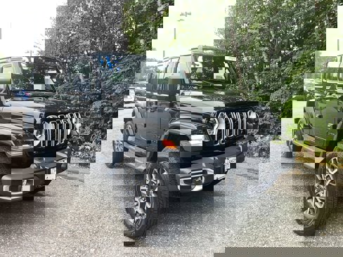 Used 2025 Jeep Wrangler Unlimited Sahara image 1
