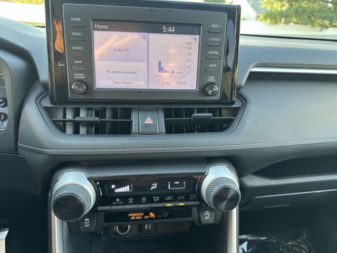 Used 2019 Toyota RAV4 LE image 20