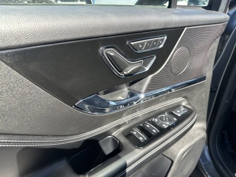 Used 2023 Lincoln Corsair AWD image 27