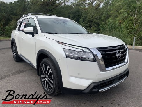 Used 2024 Nissan Pathfinder Platinum image 1