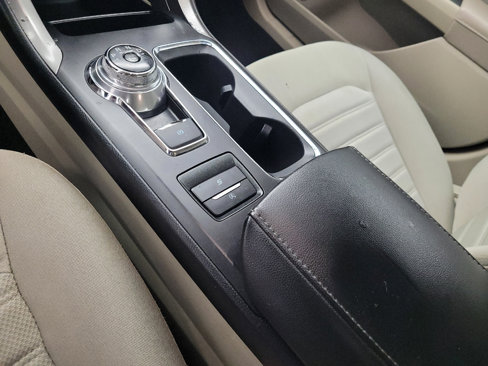 Used 2020 Ford Fusion SE image 26