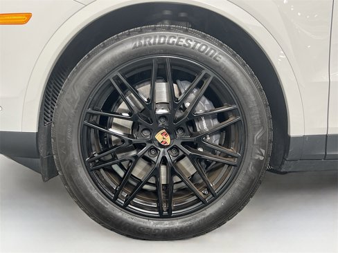 Used 2025 Porsche Cayenne Coupe image 33