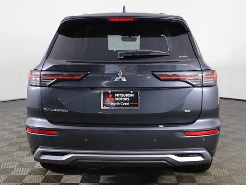New 2025 Mitsubishi Outlander SE image 13