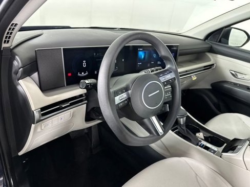 Certified 2025 Hyundai Tucson SE image 13